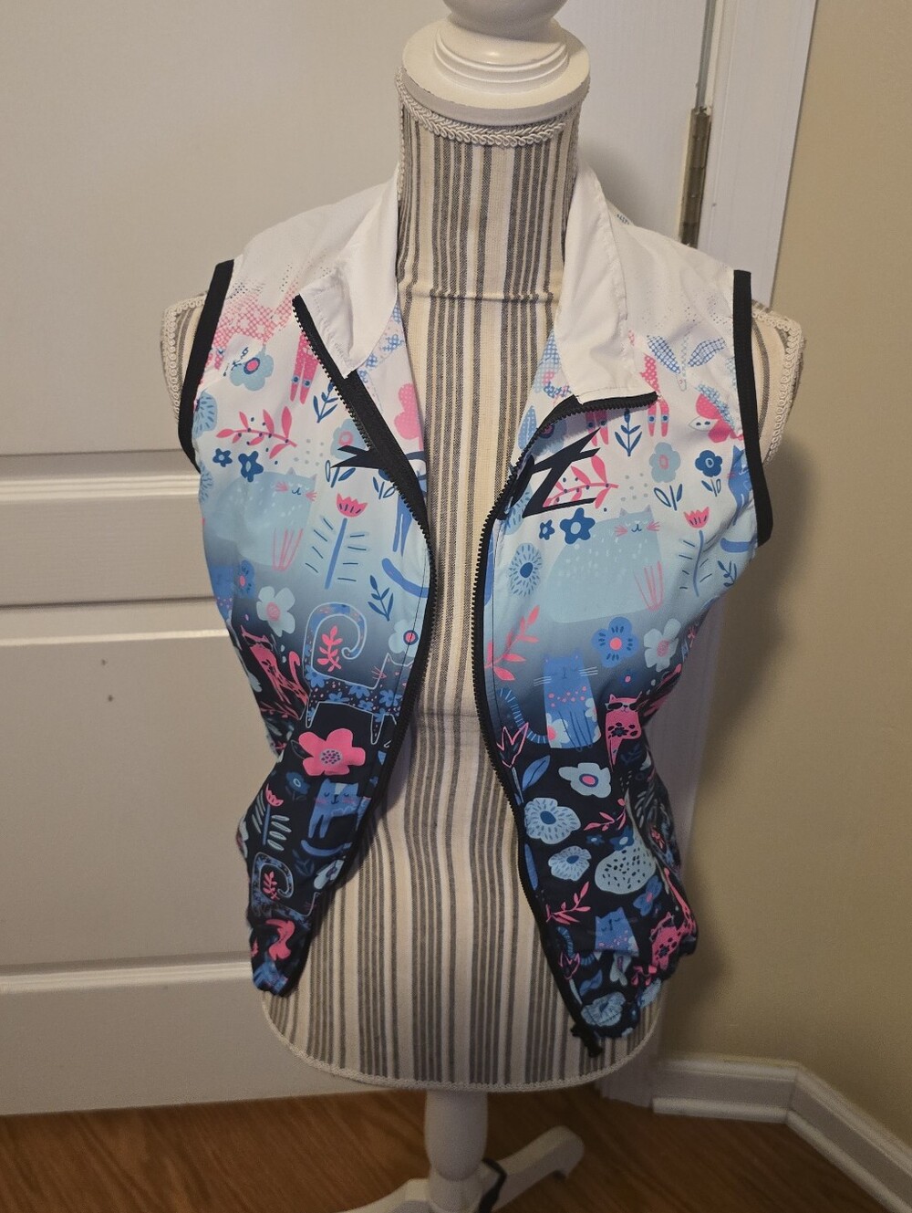 Zoot Women's Cat Floral White/Blue/Pink Cycling Bike Jersey Vest Size Medium